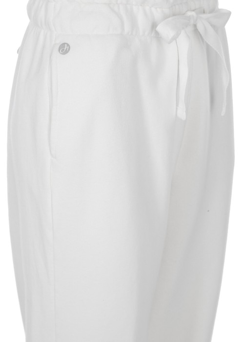 Товар белого цвета с внутренней стороны