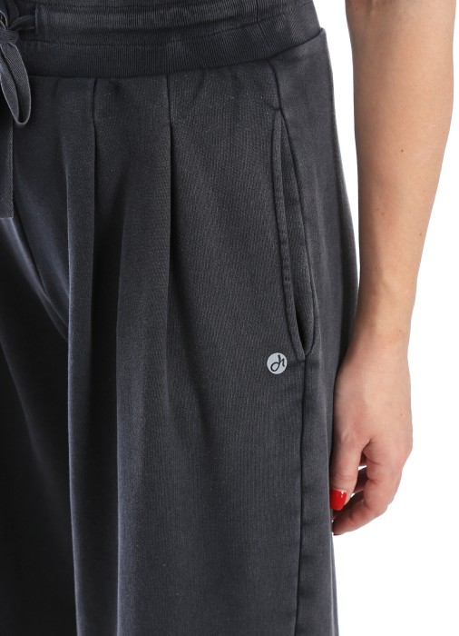 брюки женcкие  по цене 21900 руб вид справа