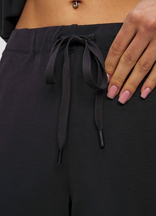 брюки женская  из полиэстера спереди