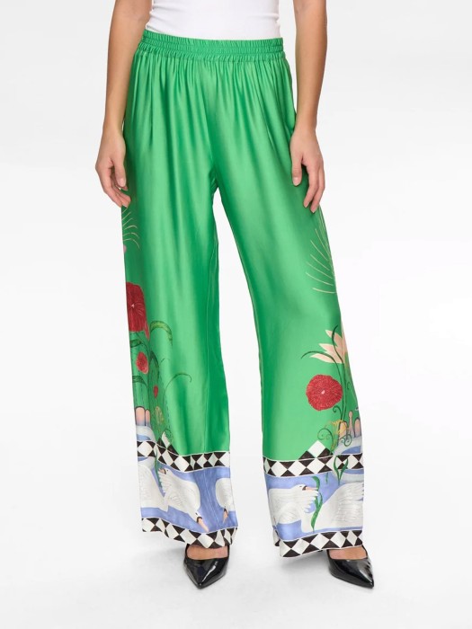 Товар зеленого цвета с внутренней стороны