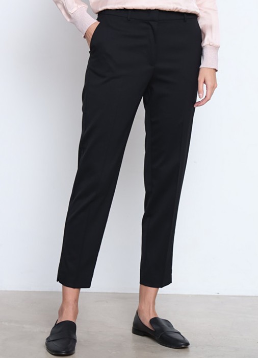 Товар черного цвета с внутренней стороны