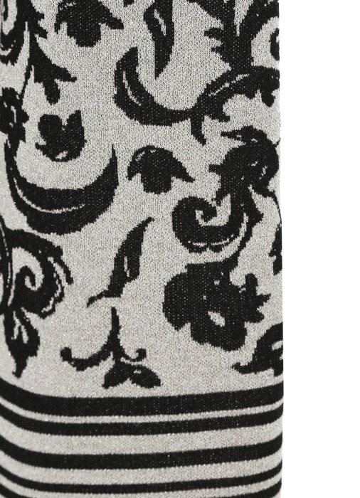 Товар разноцветного цвета с внутренней стороны