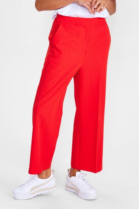 Товар красного цвета с внутренней стороны