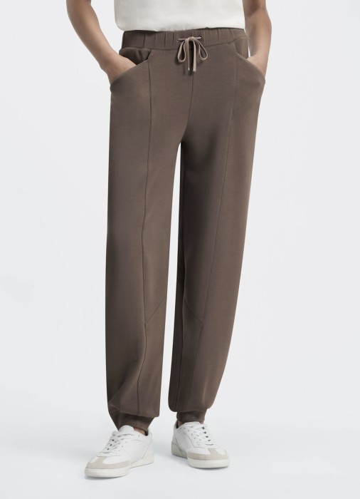 Товар коричневого цвета с внутренней стороны