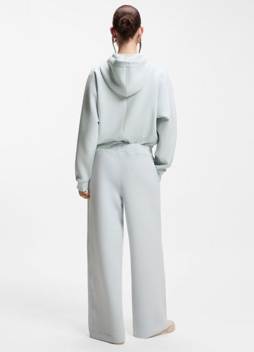 Товар голубого цвета с внутренней стороны