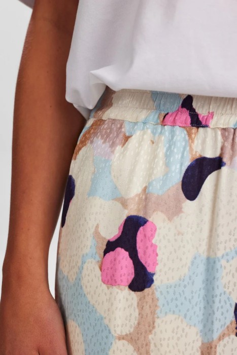 Товар разноцветного цвета с внутренней стороны