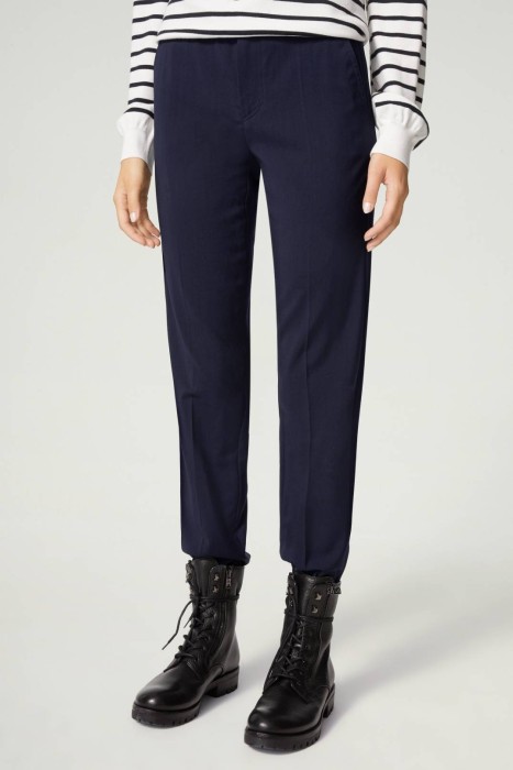 Товар синего цвета с внутренней стороны