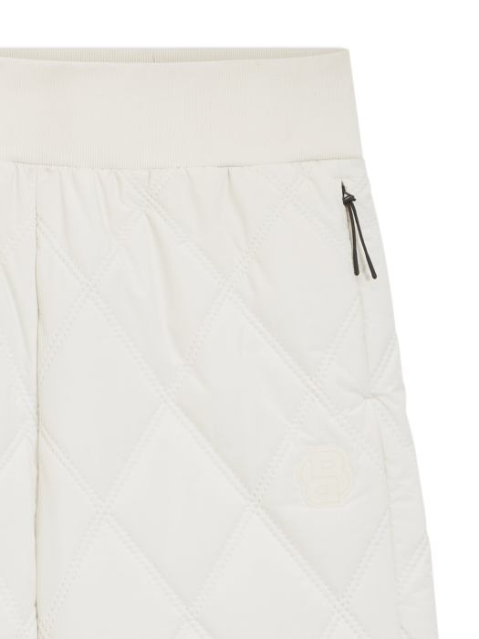 Товар белого цвета с внутренней стороны