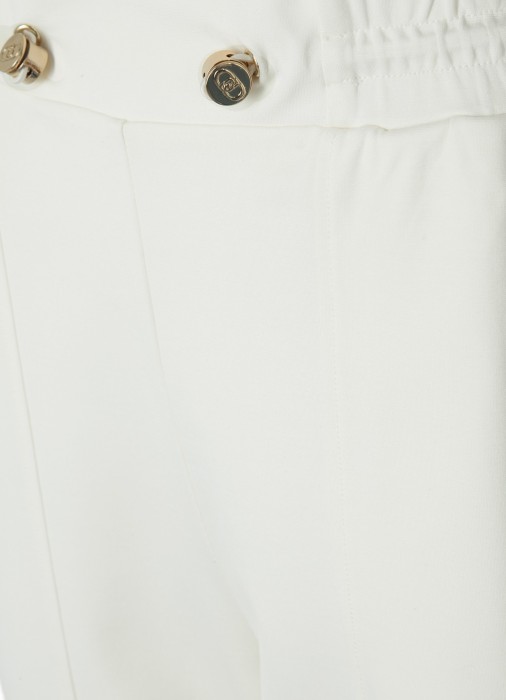 Товар белого цвета с внутренней стороны