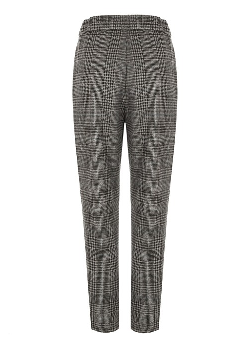 Товар черного цвета с внутренней стороны