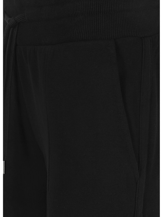 Товар черного цвета с внутренней стороны