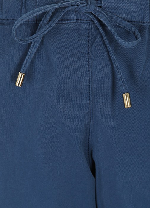 Товар синего цвета с внутренней стороны