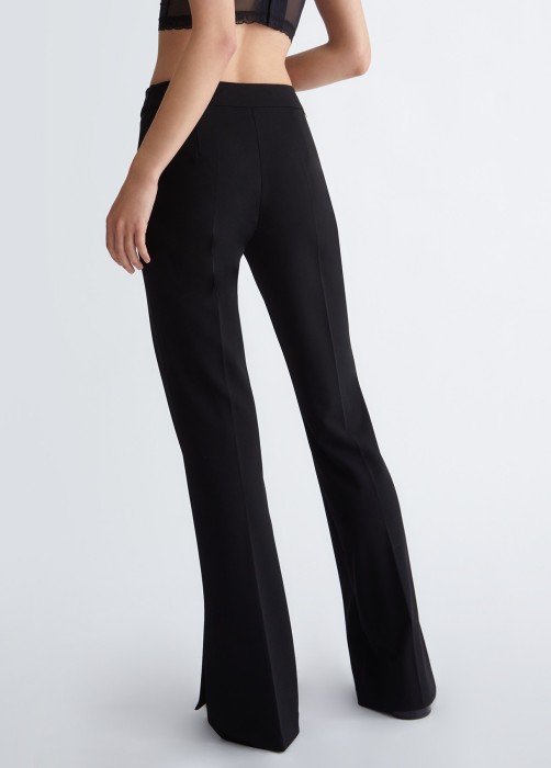 Товар черного цвета с внутренней стороны