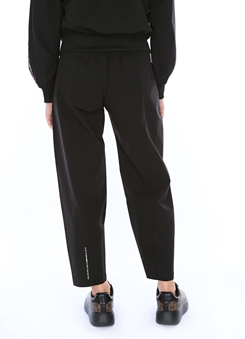 брюки женские  из полиамида спереди