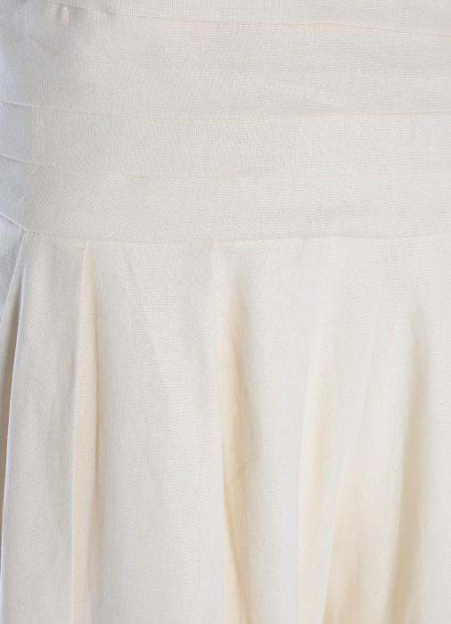 Товар бежевого цвета с внутренней стороны