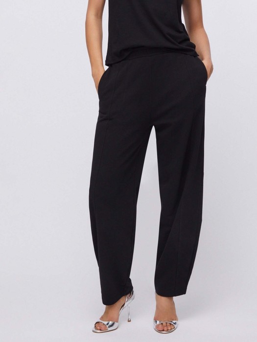 Товар черного цвета с внутренней стороны