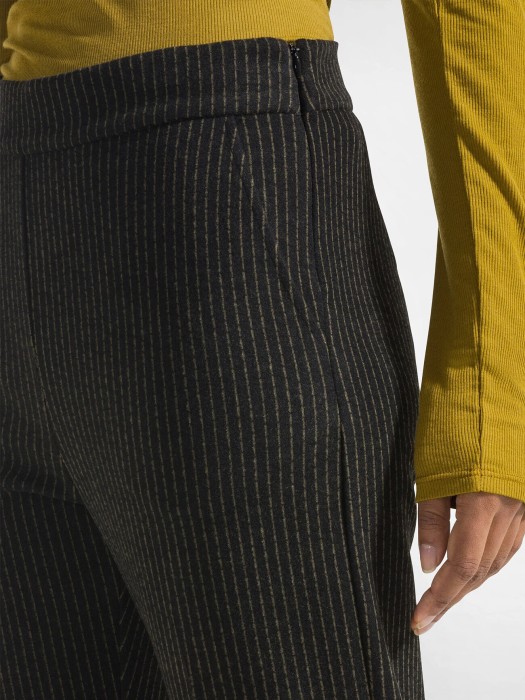 брюки женские  из дании вид сбоку