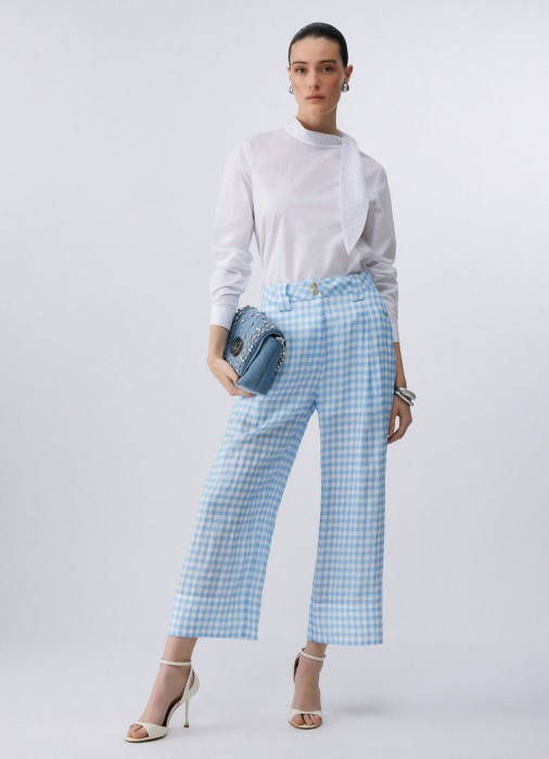 Товар голубого цвета с внутренней стороны