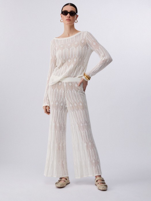 Товар белого цвета с внутренней стороны