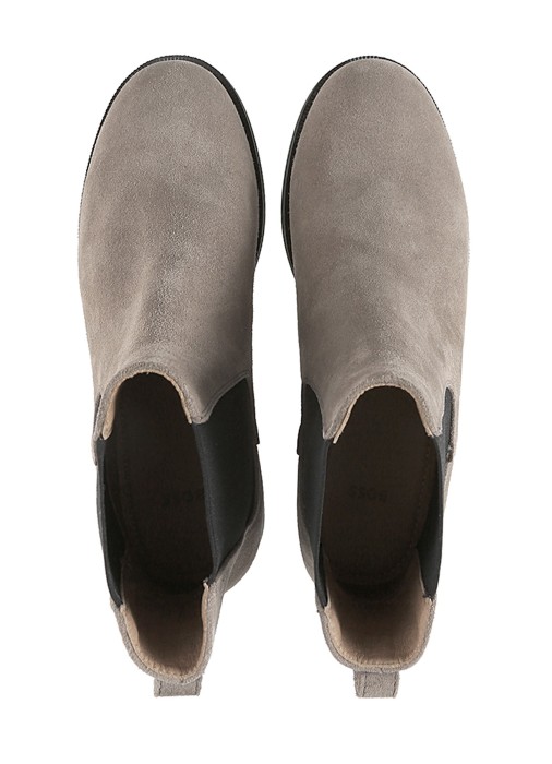 Товар бежевого цвета с внутренней стороны