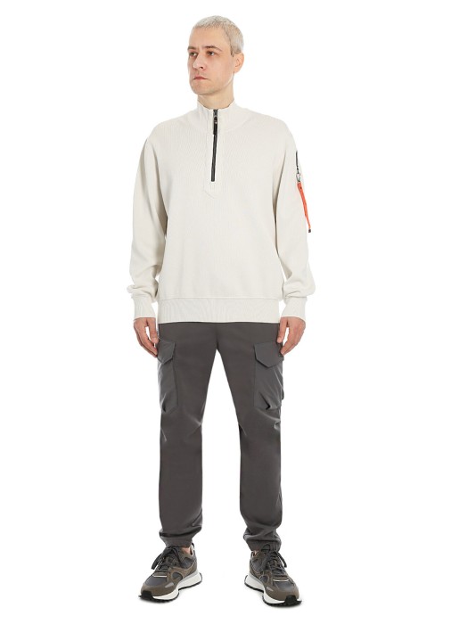 Товар белого цвета с внутренней стороны