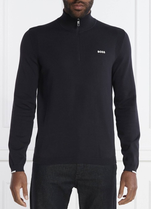 Товар черного цвета с внутренней стороны