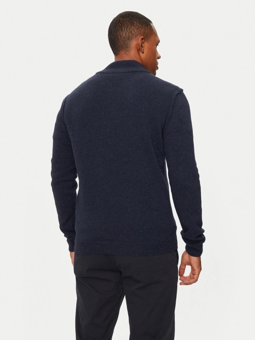 Товар синего цвета с внутренней стороны