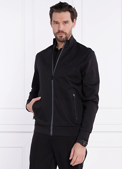 Товар черного цвета с внутренней стороны