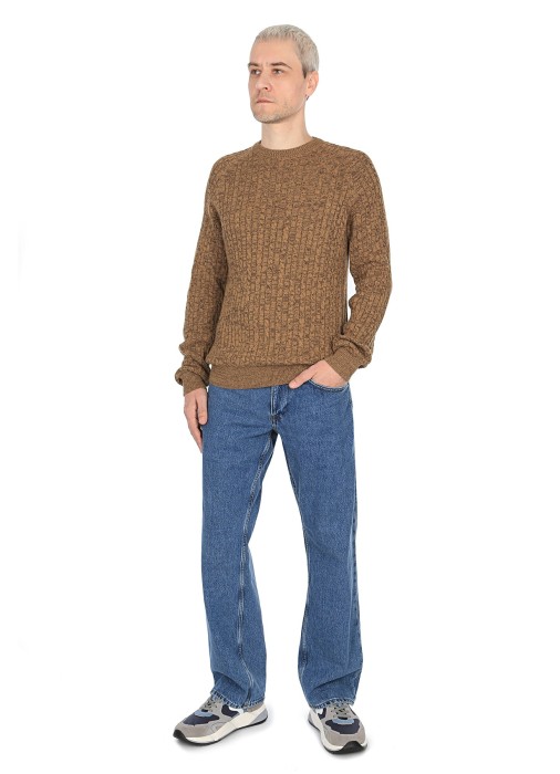 Товар коричневого цвета с внутренней стороны