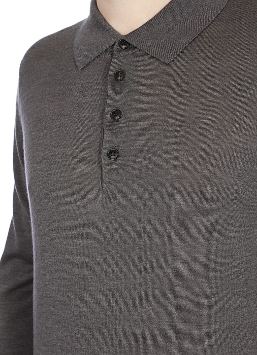 Товар серого цвета с внутренней стороны