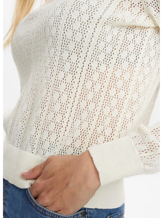 Товар бежевого цвета с внутренней стороны