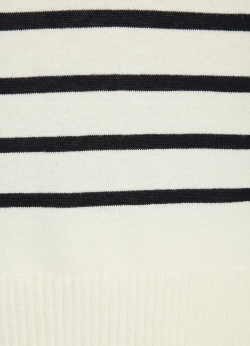 Товар белого цвета с внутренней стороны