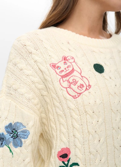 Товар бежевого цвета с внутренней стороны