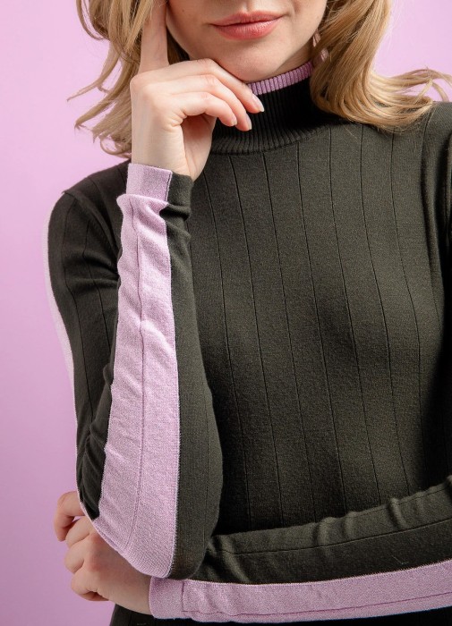 Товар зеленого цвета с внутренней стороны