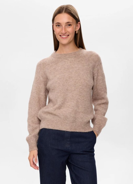 Товар бежевого цвета с внутренней стороны