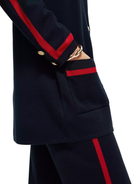 Товар синего цвета с внутренней стороны