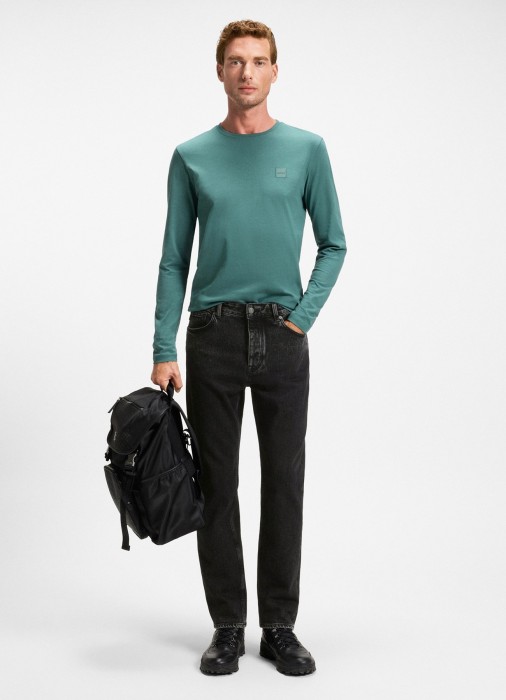 Товар черного цвета с внутренней стороны