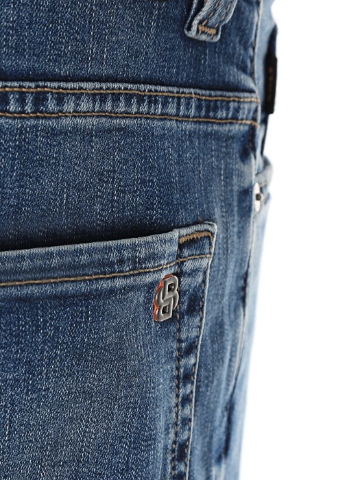 Товар синего цвета с внутренней стороны