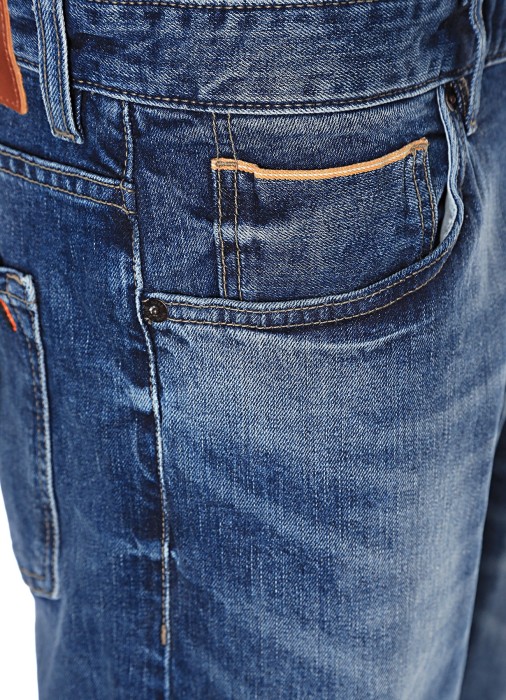 Товар синего цвета с внутренней стороны