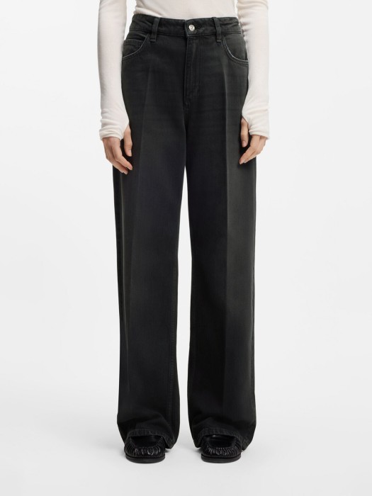 Товар черного цвета с внутренней стороны