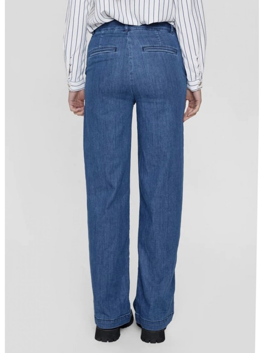 Товар синего цвета с внутренней стороны