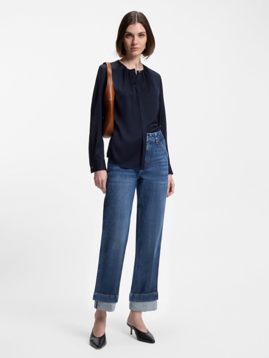 Товар синего цвета с внутренней стороны