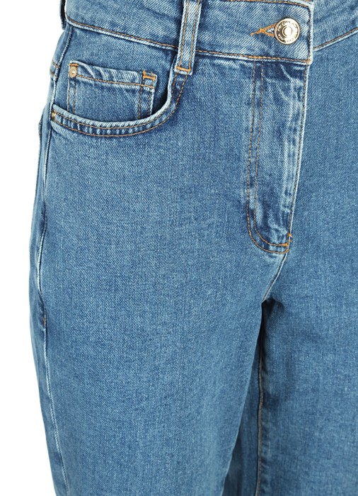 Товар синего цвета с внутренней стороны