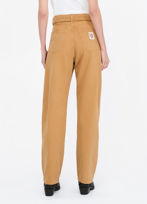 Товар коричневого цвета с внутренней стороны