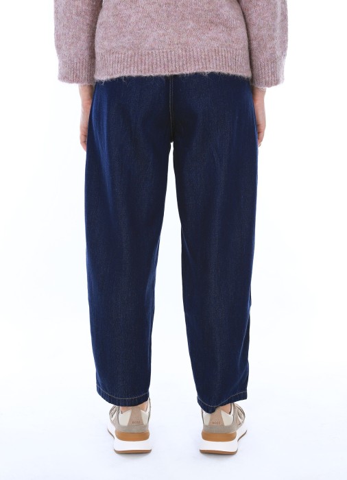 джинсы женские  универсального стиля с лицевой стороны