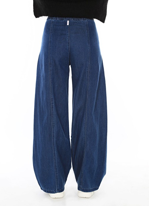 Товар синего цвета с внутренней стороны