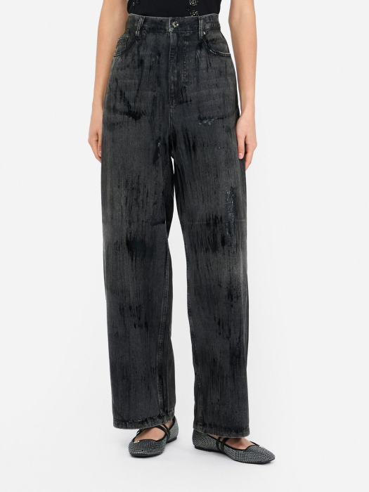 Товар черного цвета с внутренней стороны