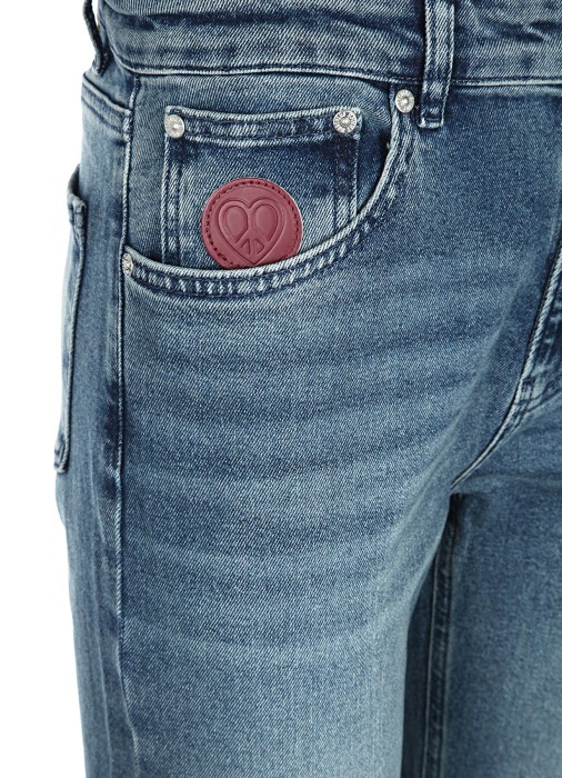 Товар синего цвета с внутренней стороны