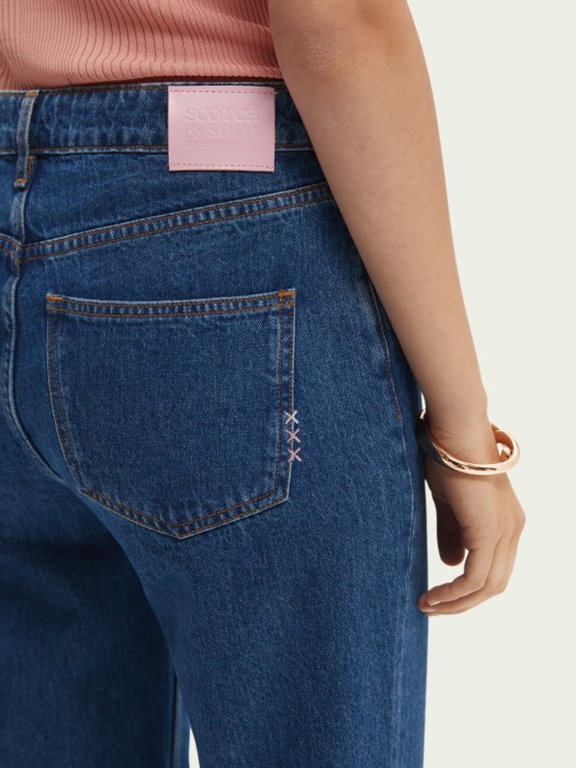 Товар синего цвета с внутренней стороны