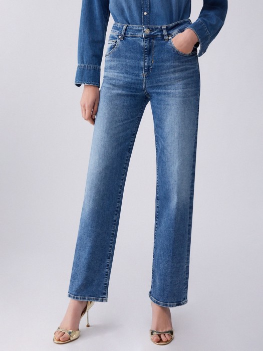 Товар синего цвета с внутренней стороны